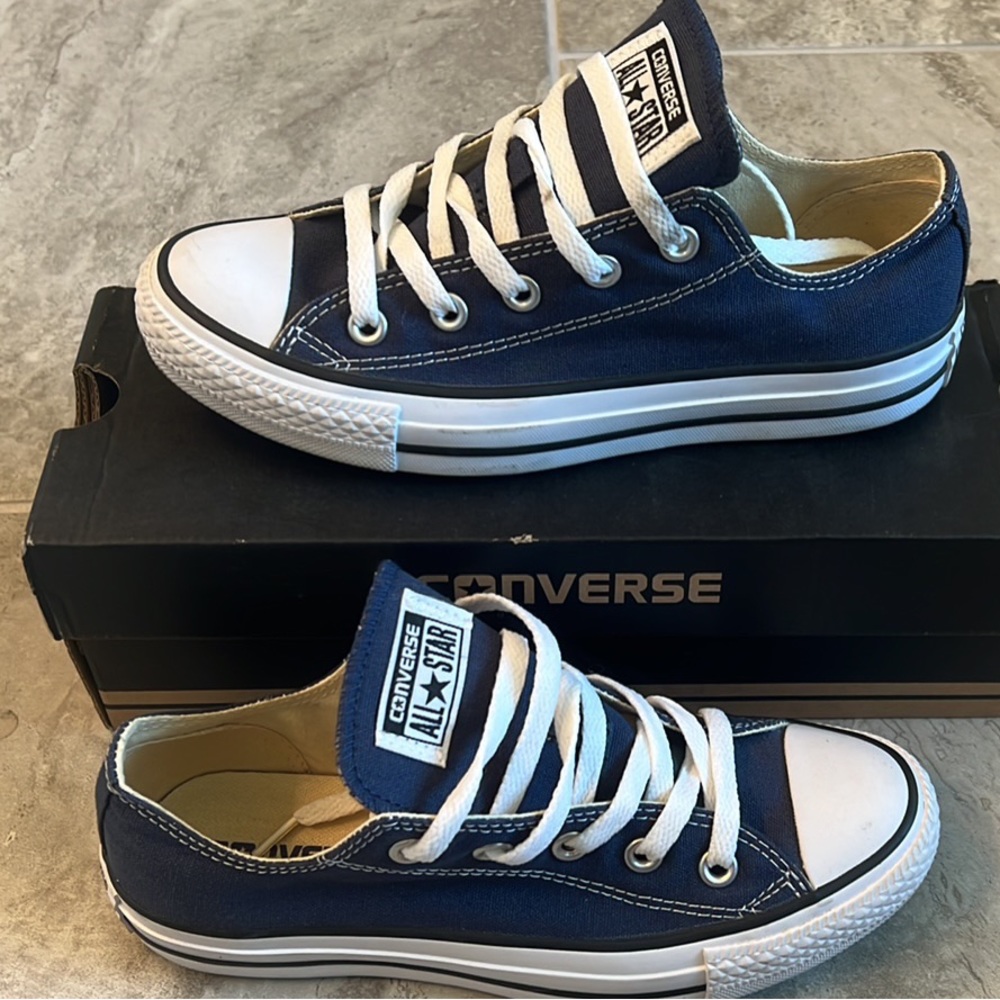 Women Converse Size 6
